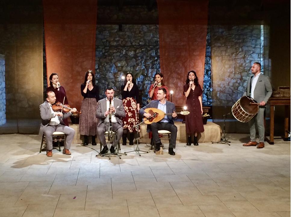 Performing with the ensembles Romèiki Kompanía and Dilgeroúdi
